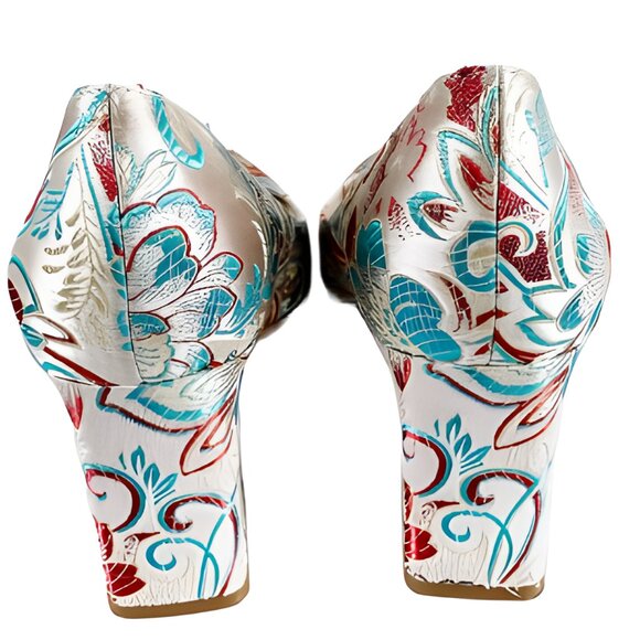 Marc Fisher Leather Red Blue White Floral Brocade Tapestry Chunky Block Heels 9 - Picture 6 of 6